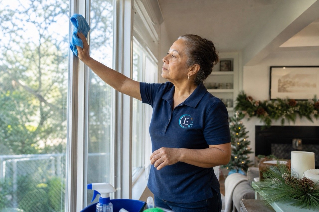 Seasonal deep cleaning service